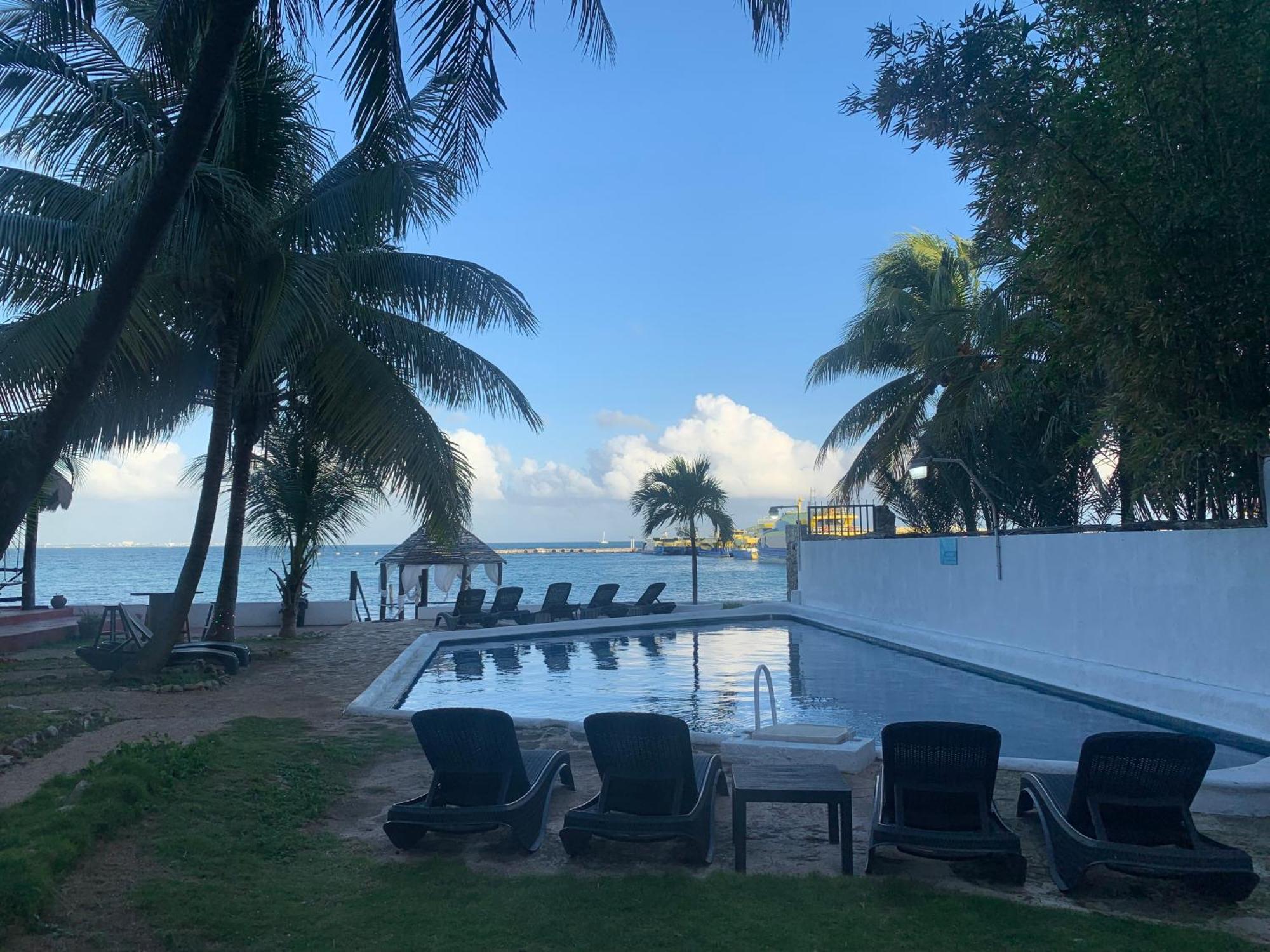 Casa Caribe カンクン エクステリア 写真 View of the beach from the hotel