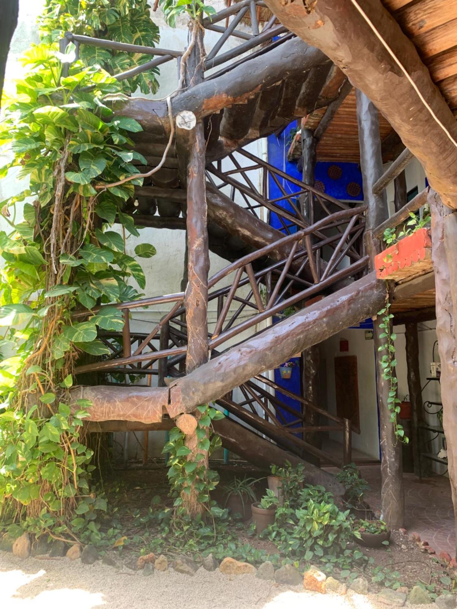 Casa Caribe カンクン エクステリア 写真 Spiral staircase at the house