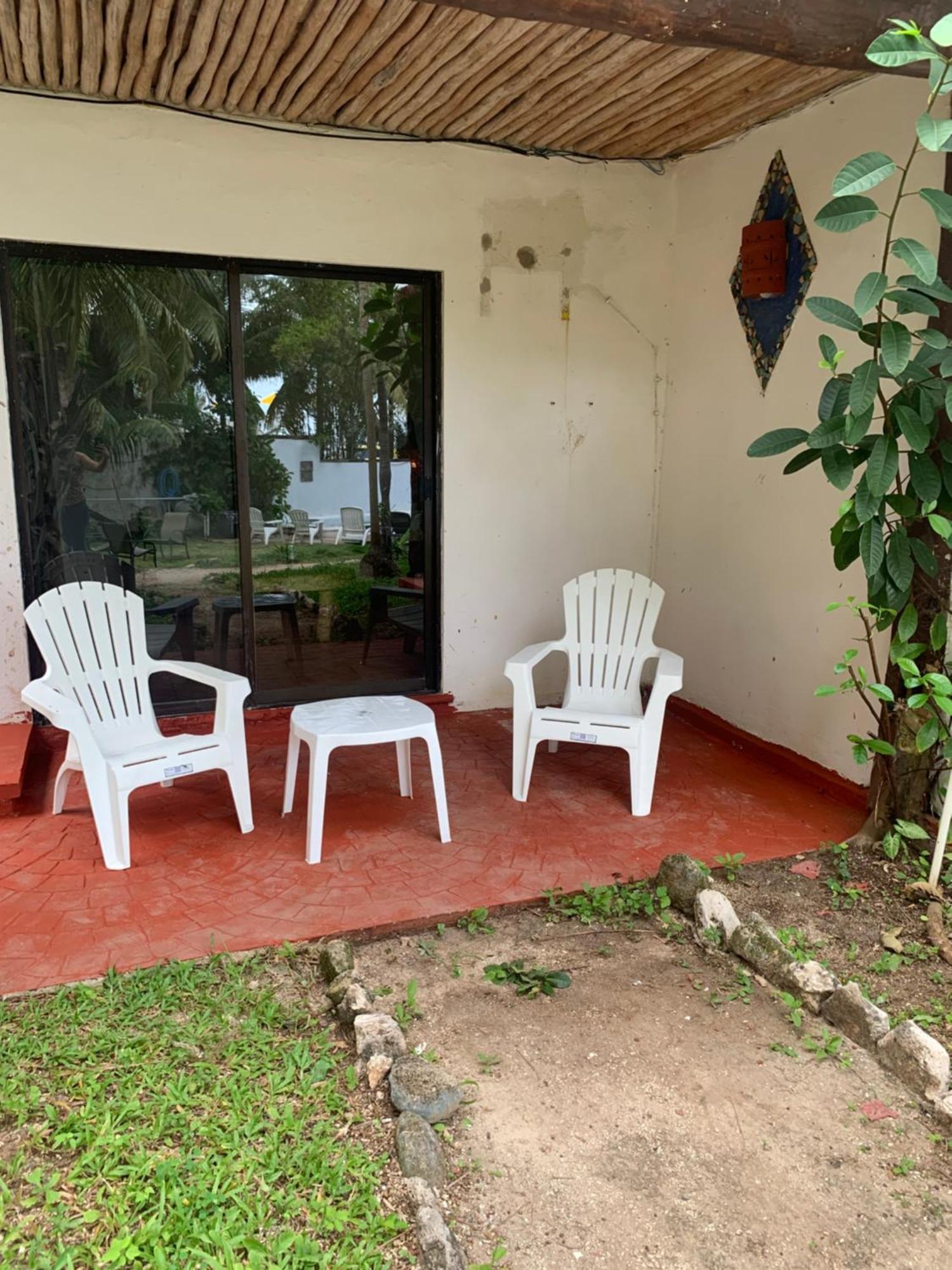 Casa Caribe カンクン エクステリア 写真 A typical patio at a hotel in San José, Costa Rica