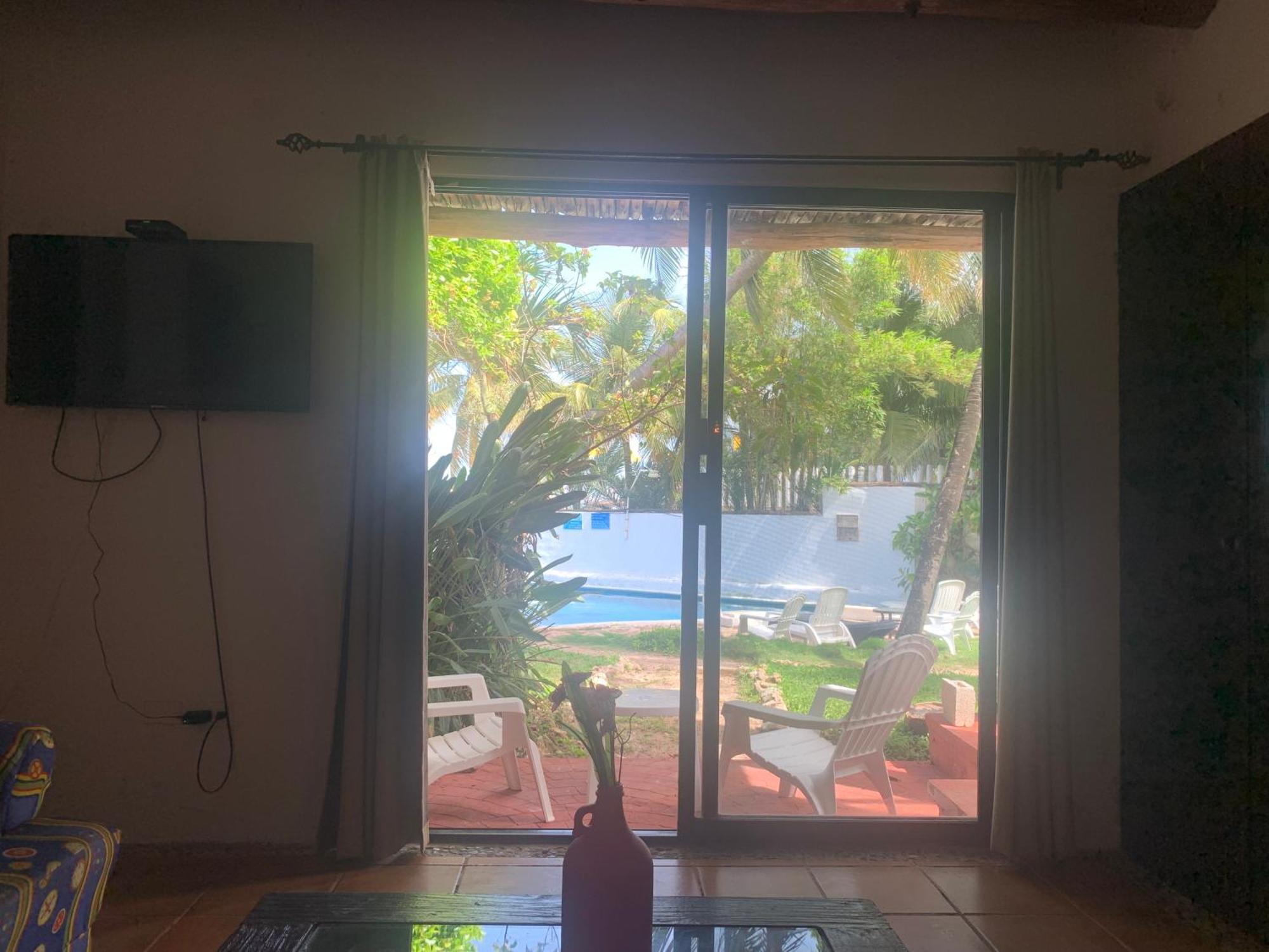 Casa Caribe カンクン エクステリア 写真 A view of the pool from the living room