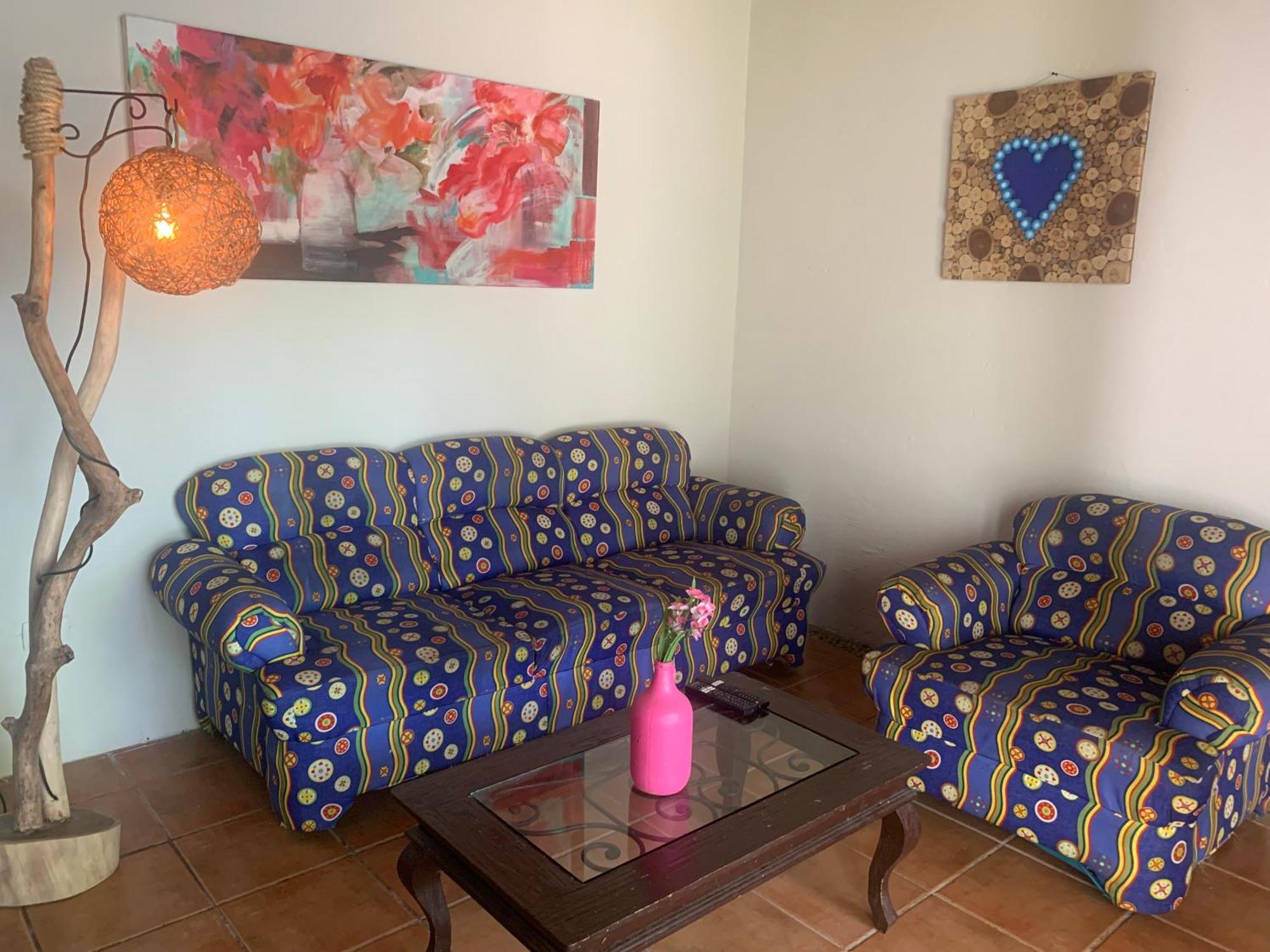 Casa Caribe カンクン エクステリア 写真 A living room with a sofa and a chair